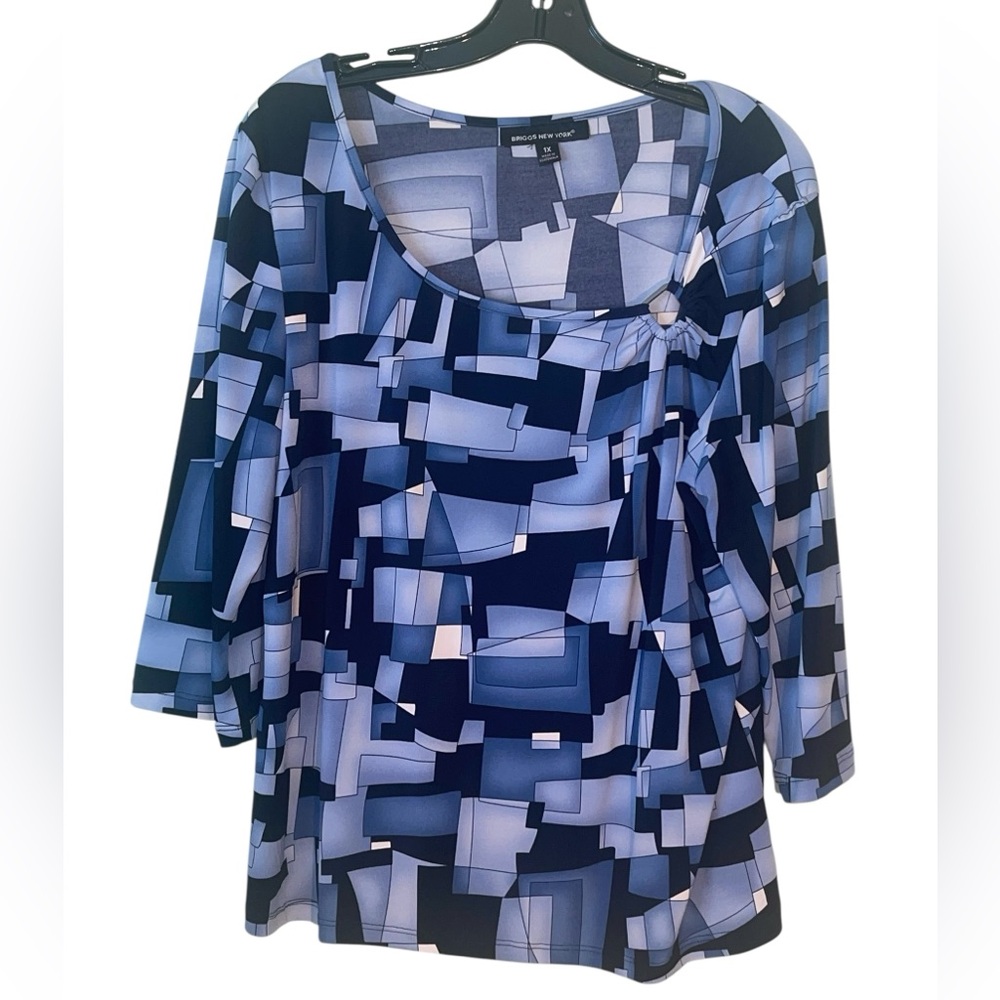 Brigs New York geometric print top with silver gathering square. Size 1X GUC